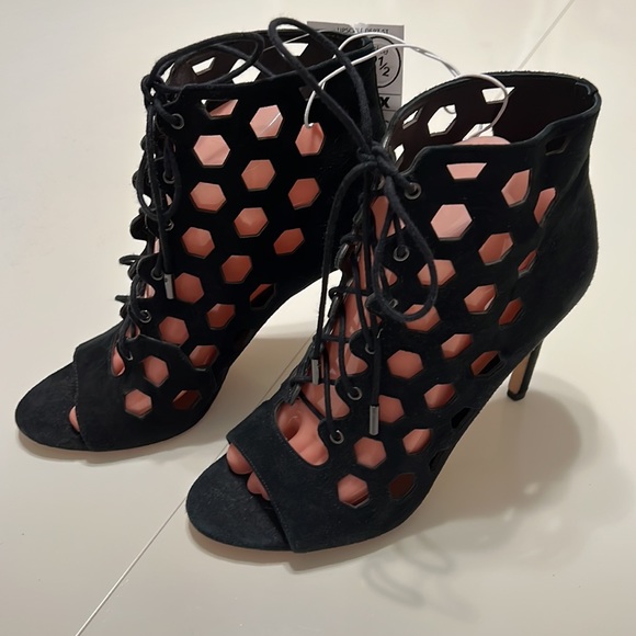 New Via Spiga Cage Black Suede Heels Size 8.5 - Picture 12 of 15